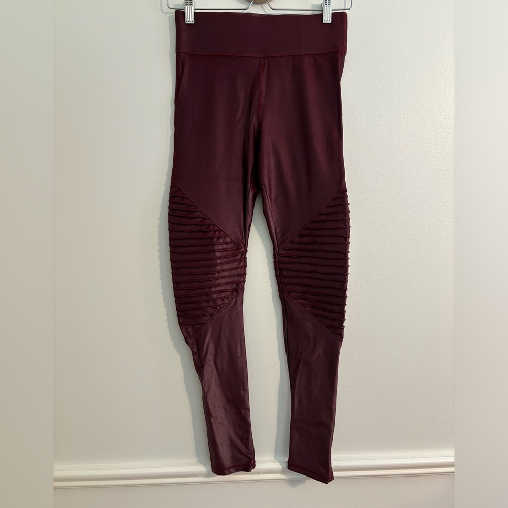 Carbon38 burgundy shiny leggings